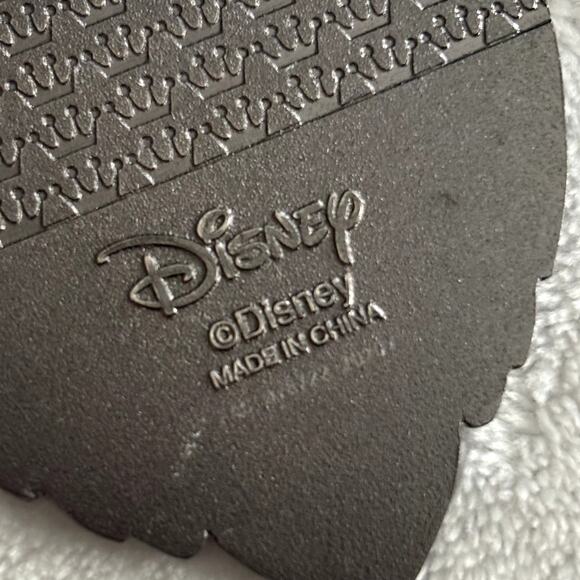 Loungefly Disney Villains Enamel Keychain Ursula Evil Queen Cruella Maleficent - Picture 4 of 7